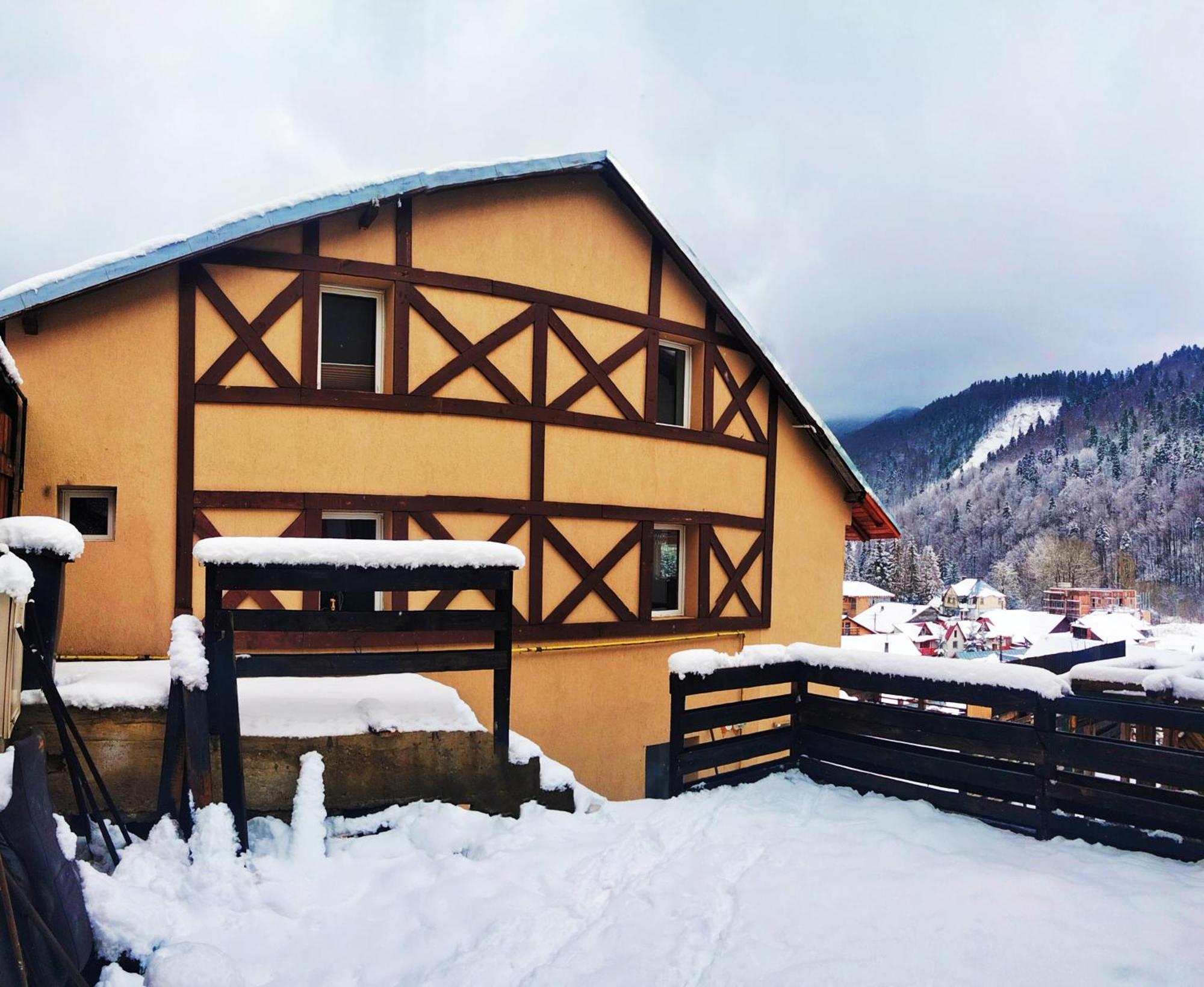 Ferienwohnung Doi Iepuri Azuga Exterior foto