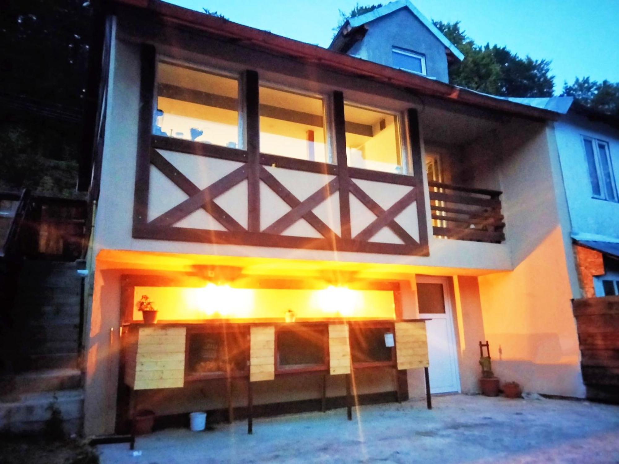 Ferienwohnung Doi Iepuri Azuga Exterior foto